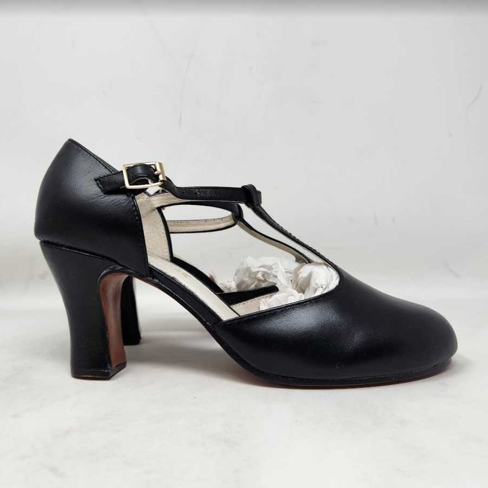 NWOB women's 9W Capezio Chorus t-strap black dance character shoes 9 Wide